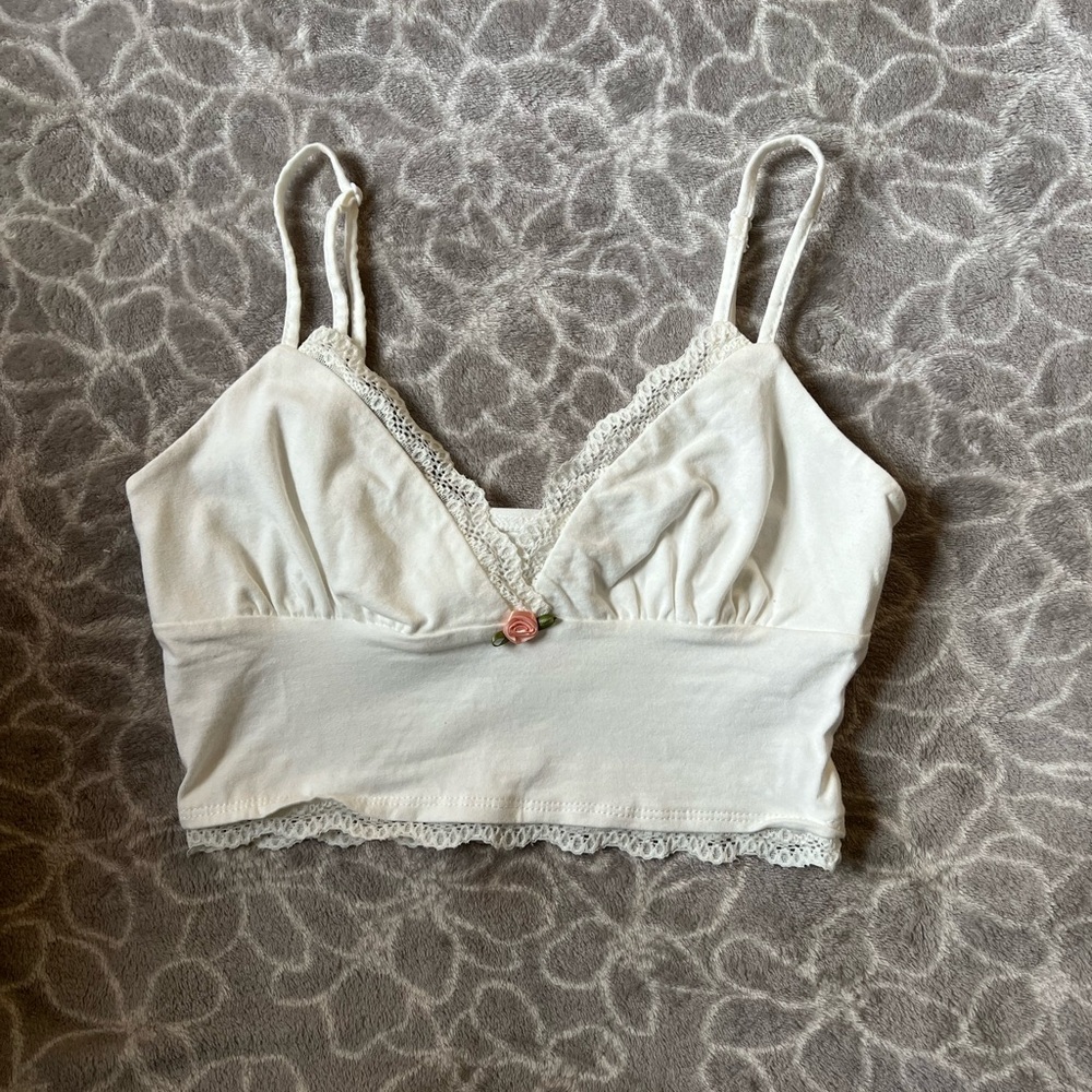 Lace trim cropped tank top